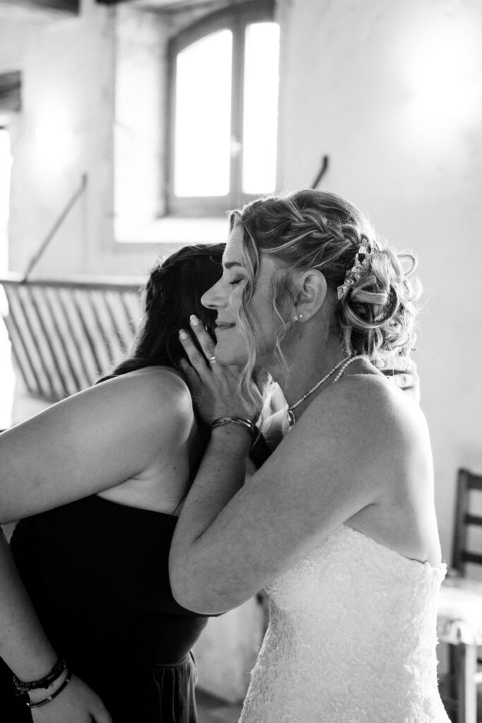 photographe mariage var toulon provence câlin Mariée et sa fille Tiphaine Barth