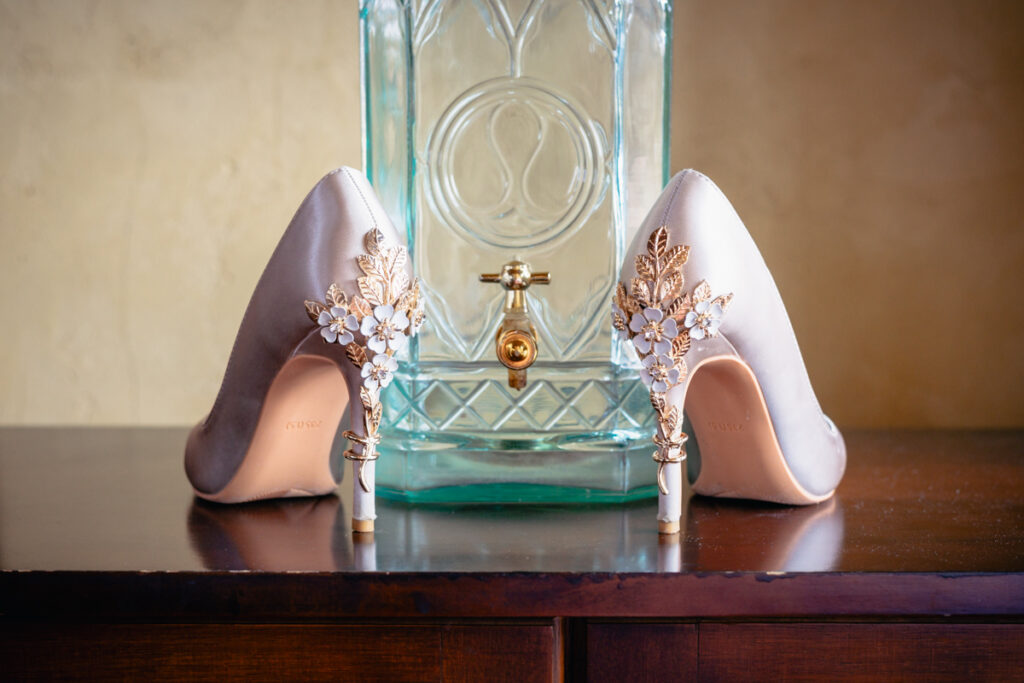 photographe mariage Toulon Var Provence détails chaussures mariée Tiphaine Barth